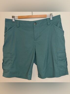 Duluth Shorts Womens 16 (36x10) Green Dry on the Fly 10" Shorts 46733